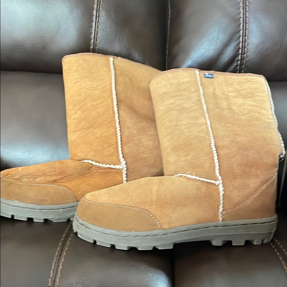 10 EMU Sheepskin Winter Boots